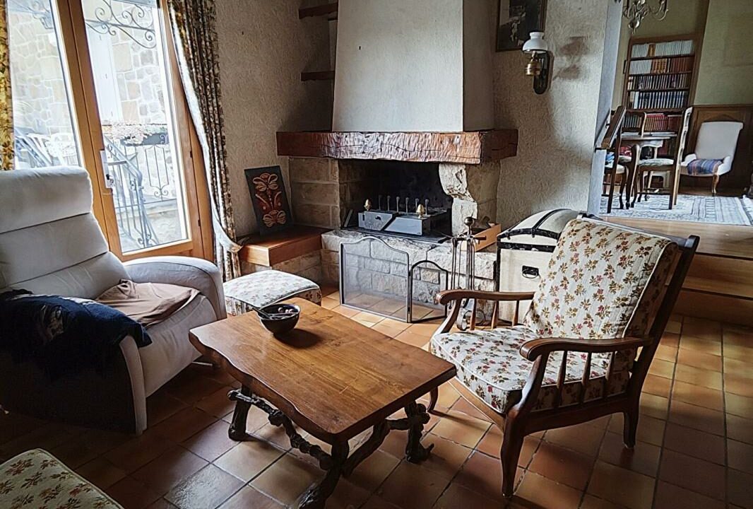 VM2115-ELYSEEGALLIC-VG-05062025-023541-3