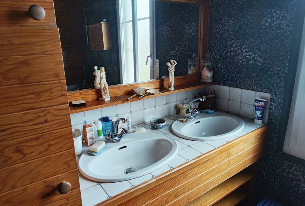 VM2115-ELYSEEGALLIC-VG-05062025-023541-8