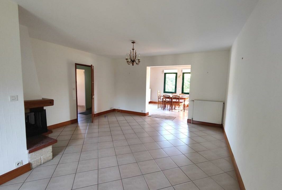 VM2376-ELYSEEGALLIC-VG-12062025-152537-4