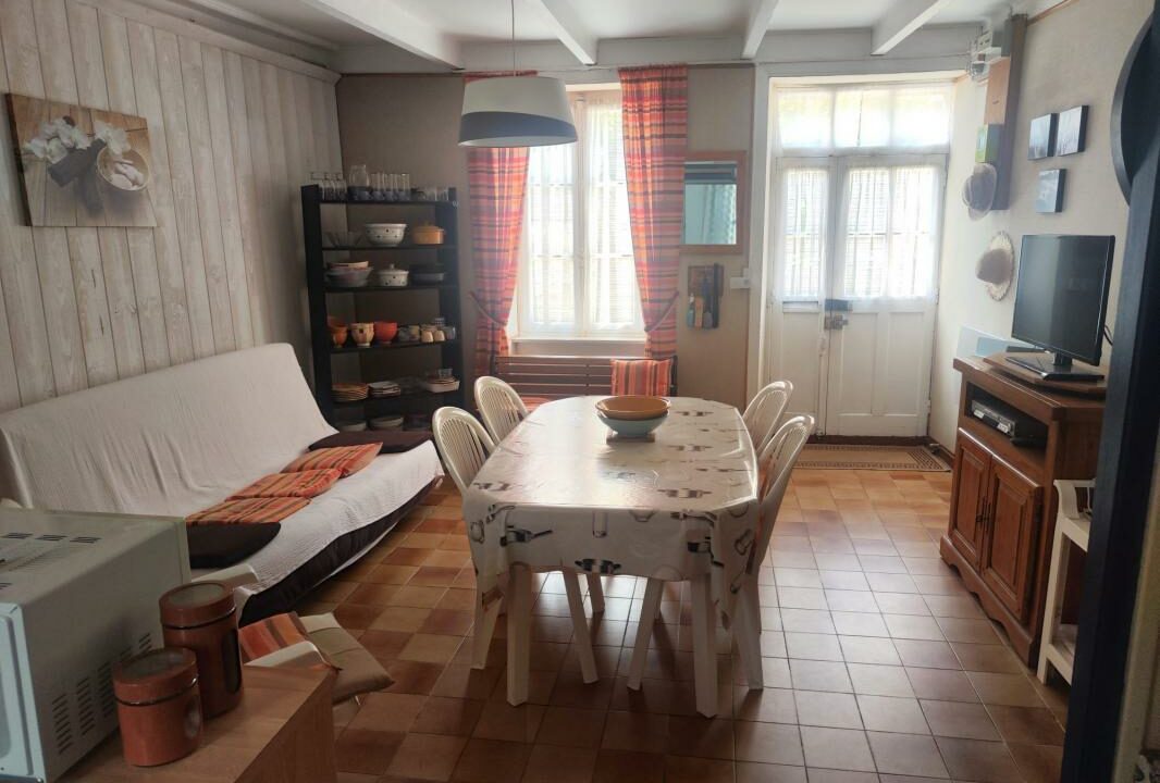 VM2373-ELYSEEGALLIC-VG-18082025-145329-1