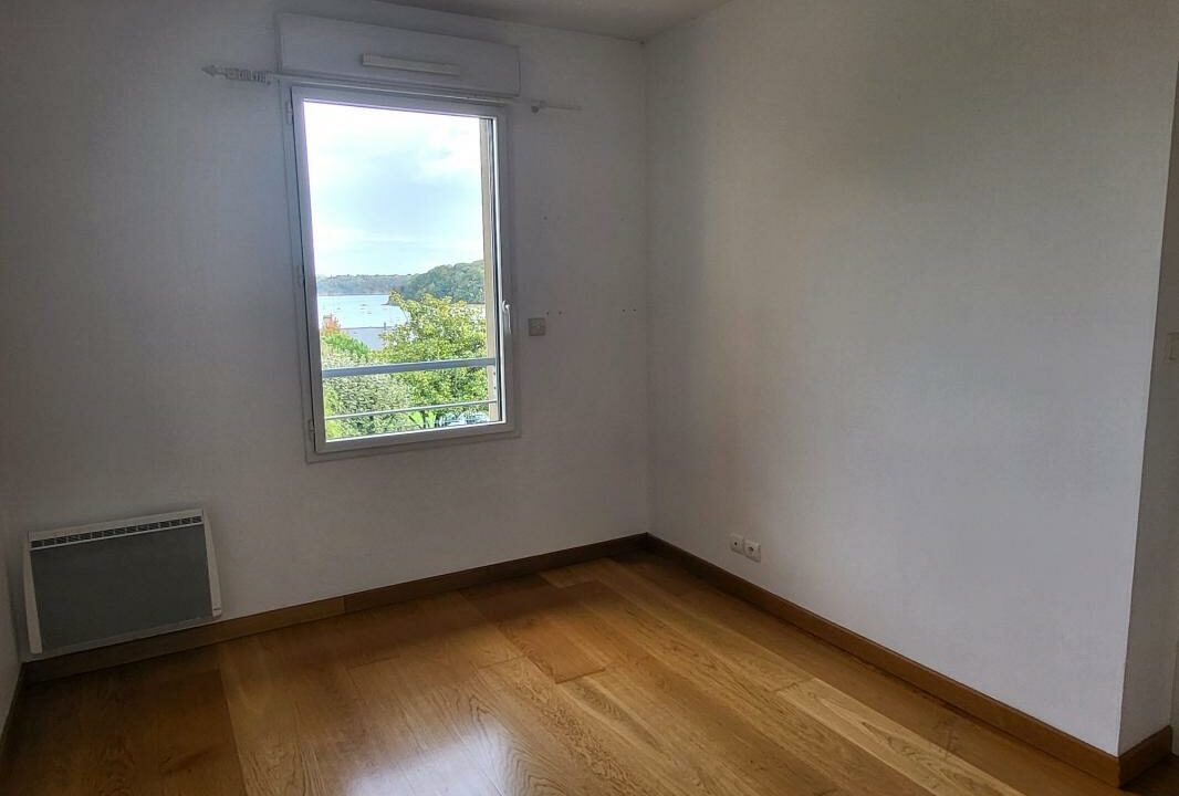 VA2679-ELYSEEGALLIC-VG-17092025-212221-2