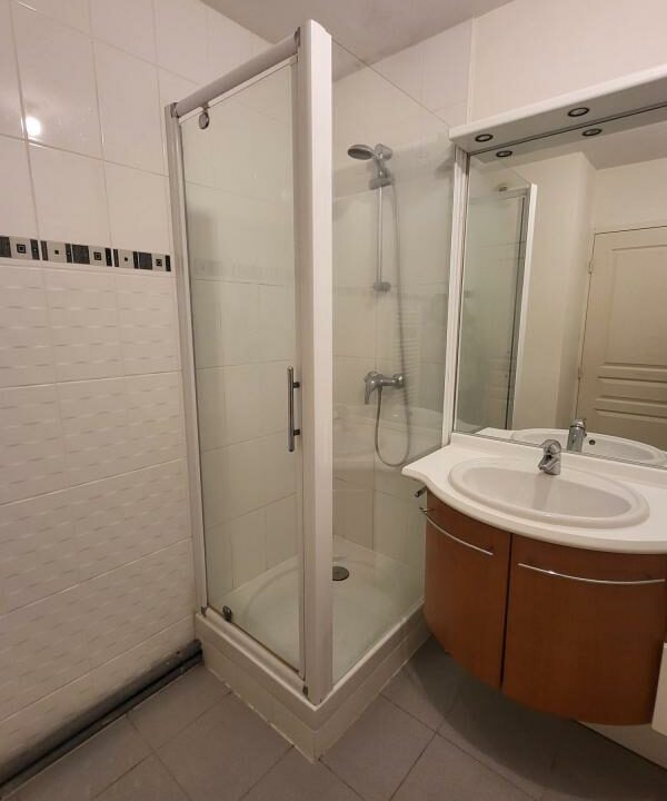 VA2679-ELYSEEGALLIC-VG-17092025-212221-5