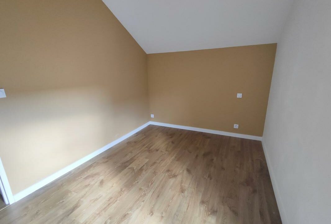 VM2280-ELYSEEGALLIC-VG-27092025-032826-4