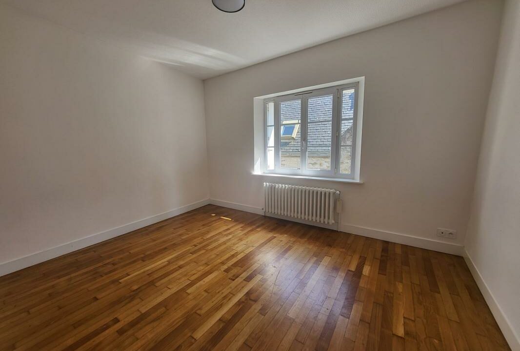 VM2360-ELYSEEGALLIC-VG-27092025-032827-5