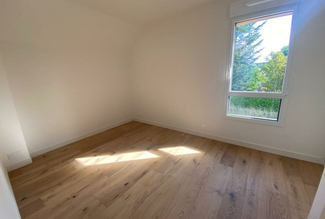 VM2366-ELYSEEGALLIC-VG-30092025-032212-3