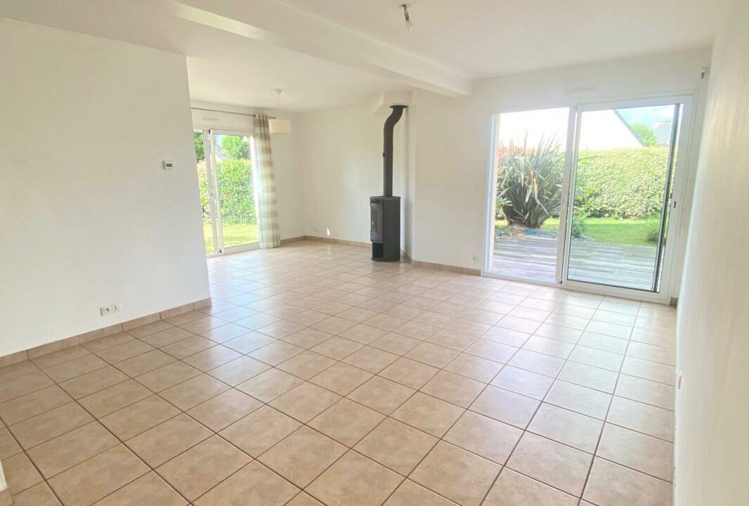 VM2409-ELYSEEGALLIC-VG-04092025-030115-1