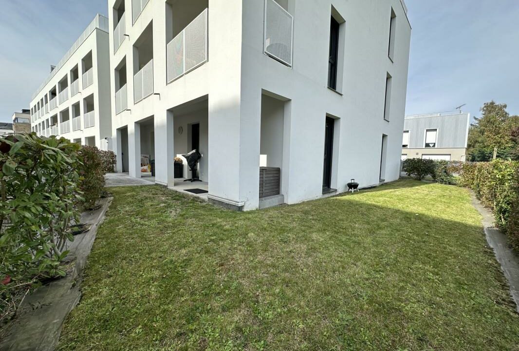 LA2811-ELYSEEGALLIC-VG-09102025-040746