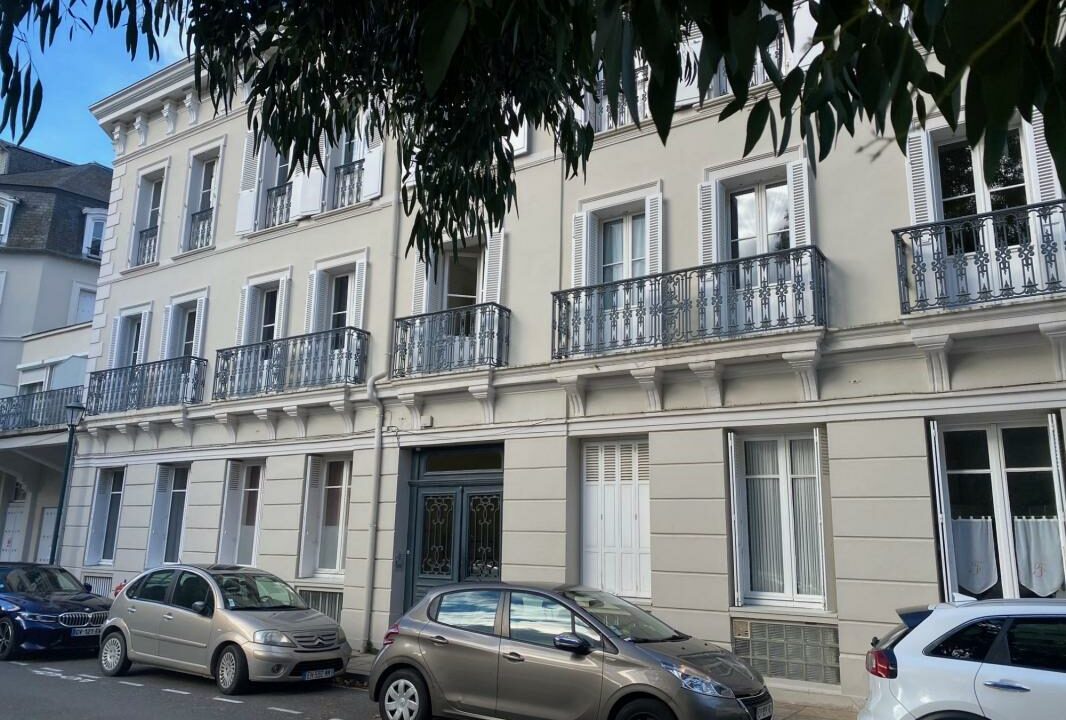 VA2849-ELYSEEGALLIC-VG-11112025-142518