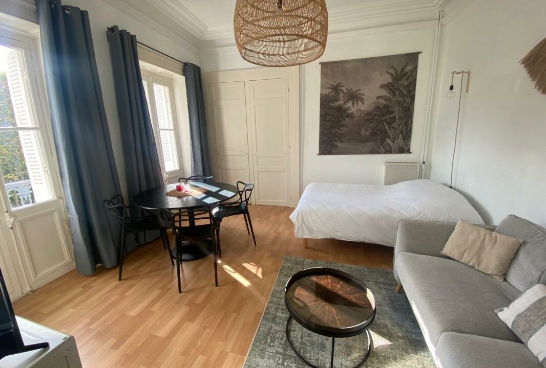 VA2849-ELYSEEGALLIC-VG-11112025-142518-2