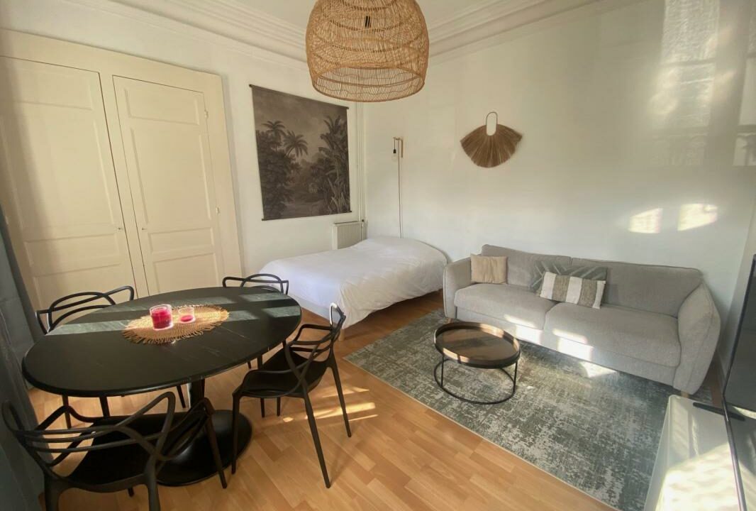 VA2849-ELYSEEGALLIC-VG-11112025-142518-3