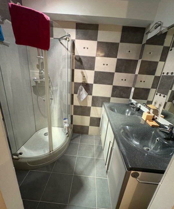 VM2374-ELYSEEGALLIC-VG-18112025-033312-6