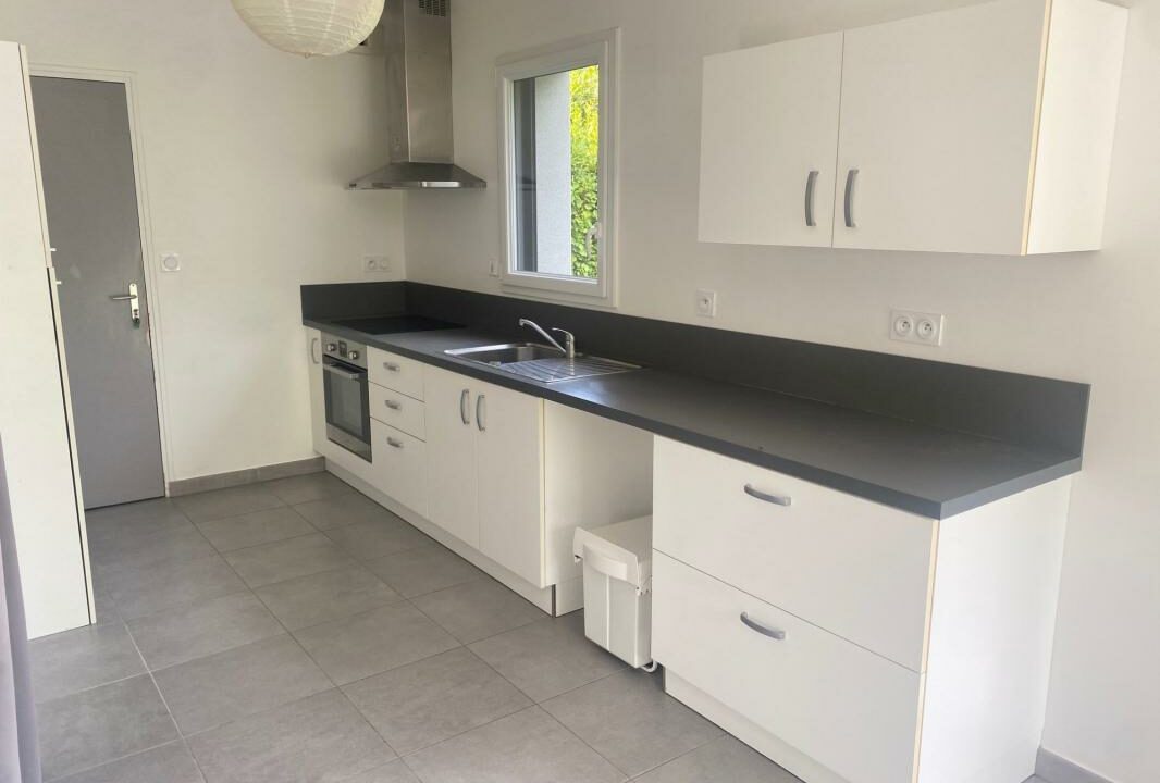 VM2433-ELYSEEGALLIC-VG-07112025-025043-3