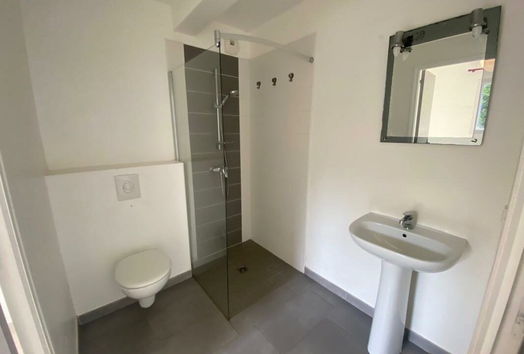 VM2433-ELYSEEGALLIC-VG-07112025-025043-5