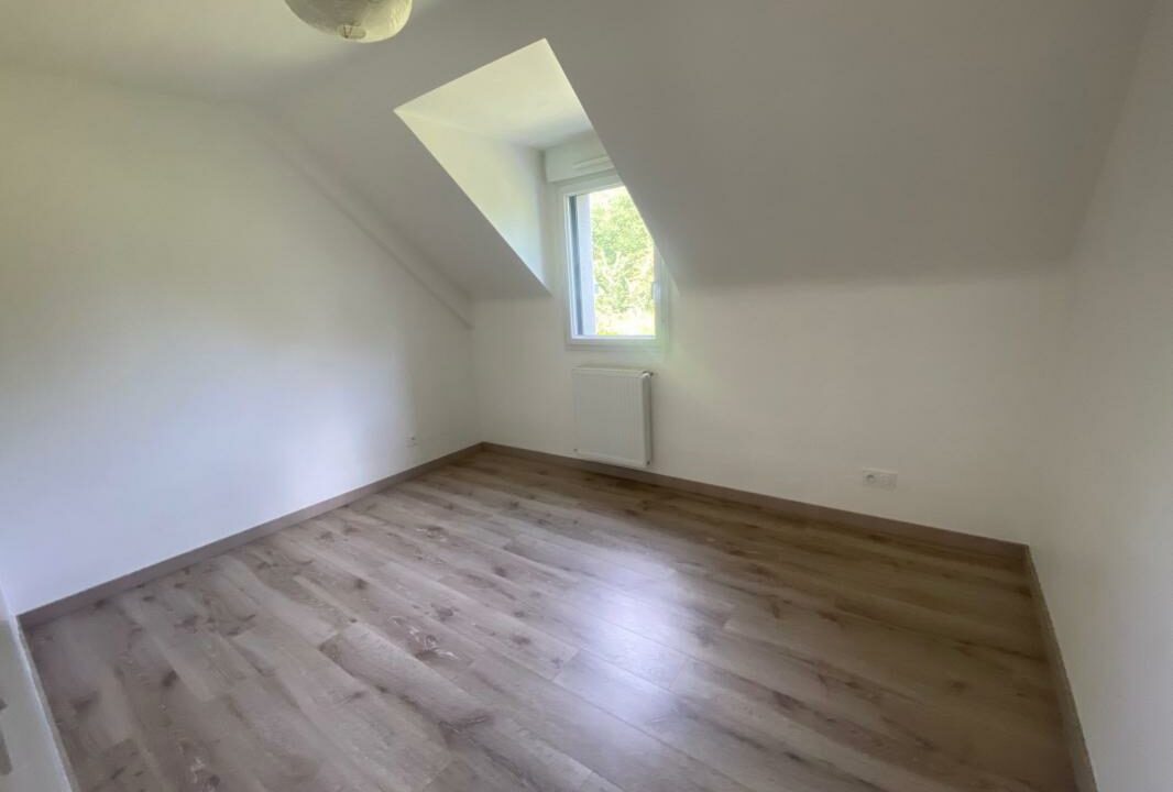 VM2433-ELYSEEGALLIC-VG-07112025-025043-6