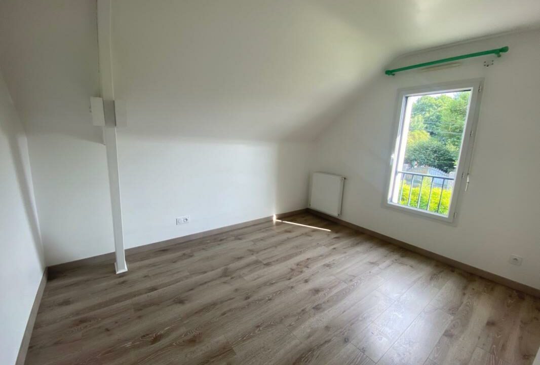 VM2433-ELYSEEGALLIC-VG-07112025-025043-8