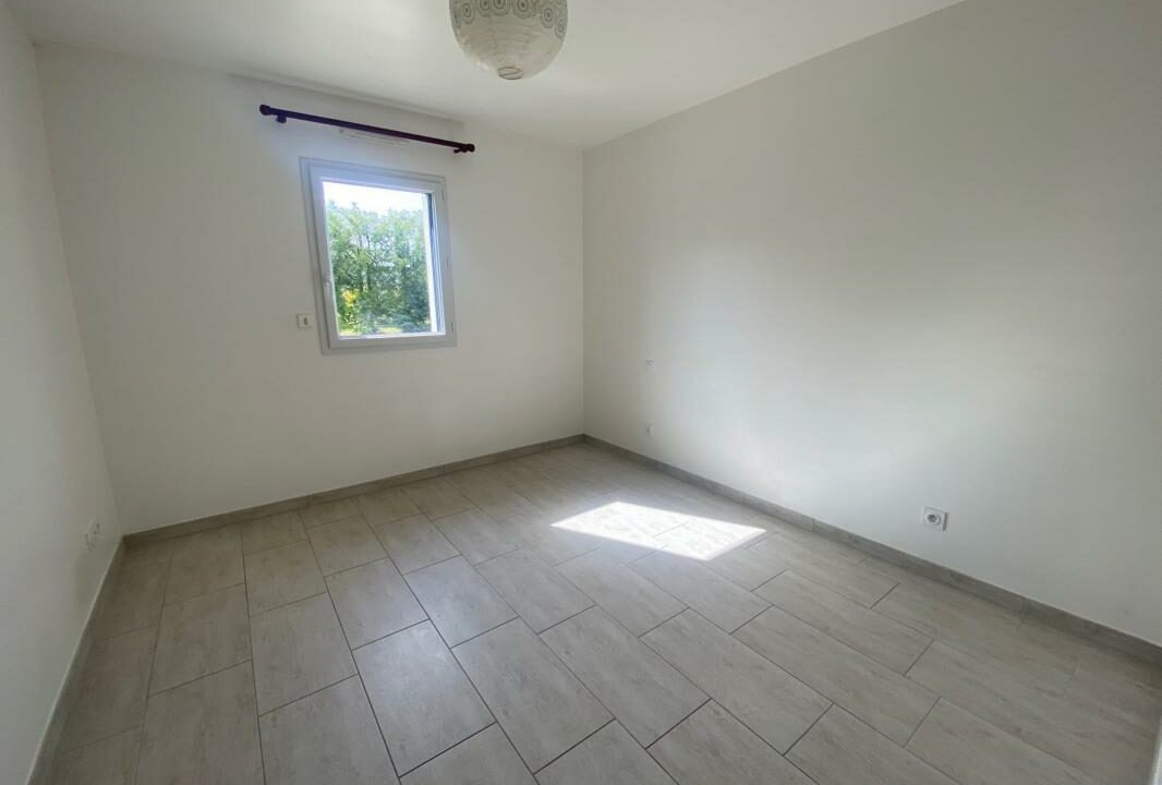 VM2433-ELYSEEGALLIC-VG-07112025-025043-9