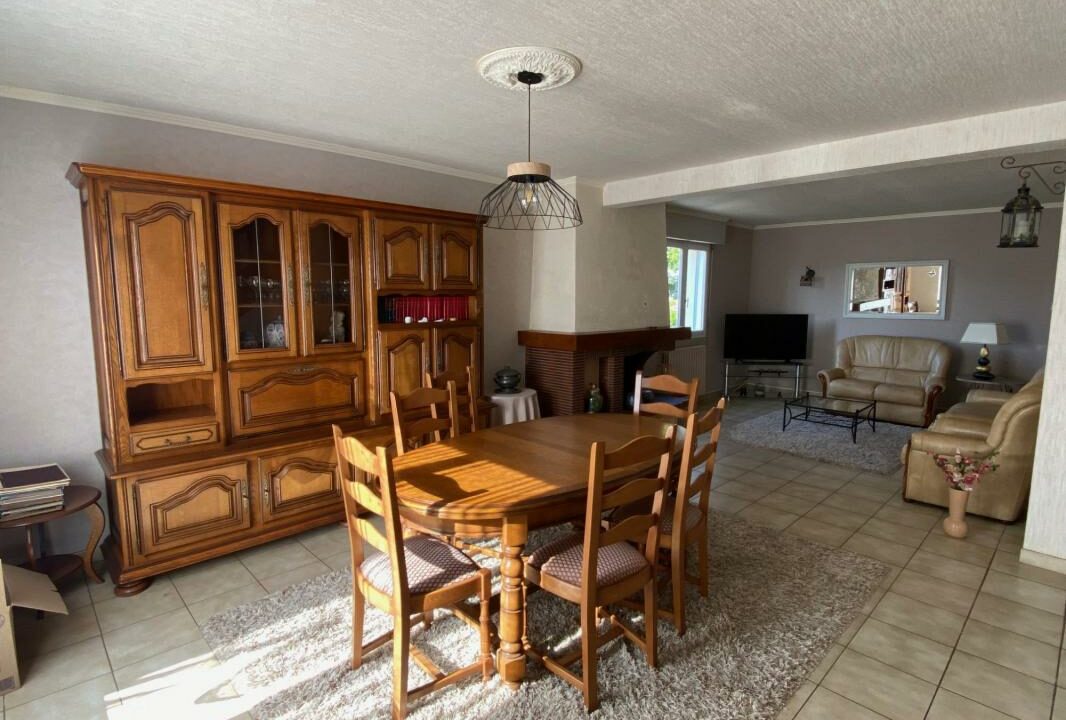 VM2442-ELYSEEGALLIC-VG-11112025-025408-1