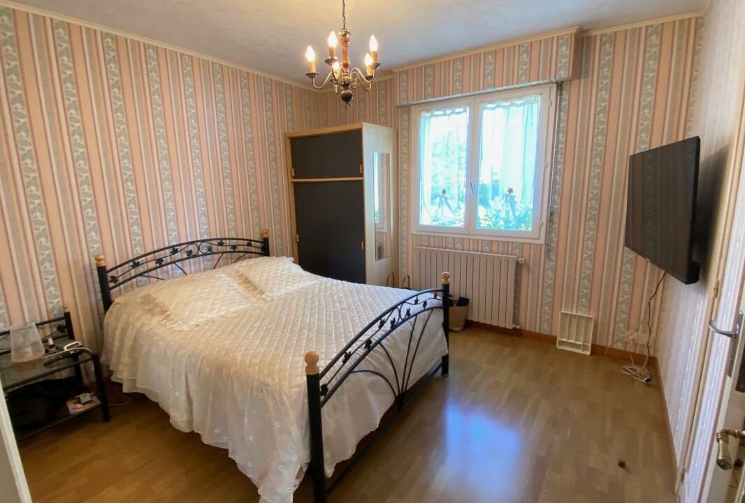 VM2442-ELYSEEGALLIC-VG-11112025-025408-3