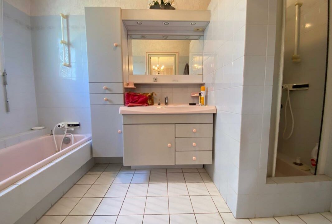 VM2442-ELYSEEGALLIC-VG-11112025-025408-4