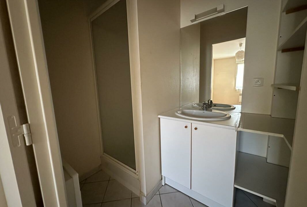 LA2821-ELYSEEGALLIC-VG-16122025-023941-4