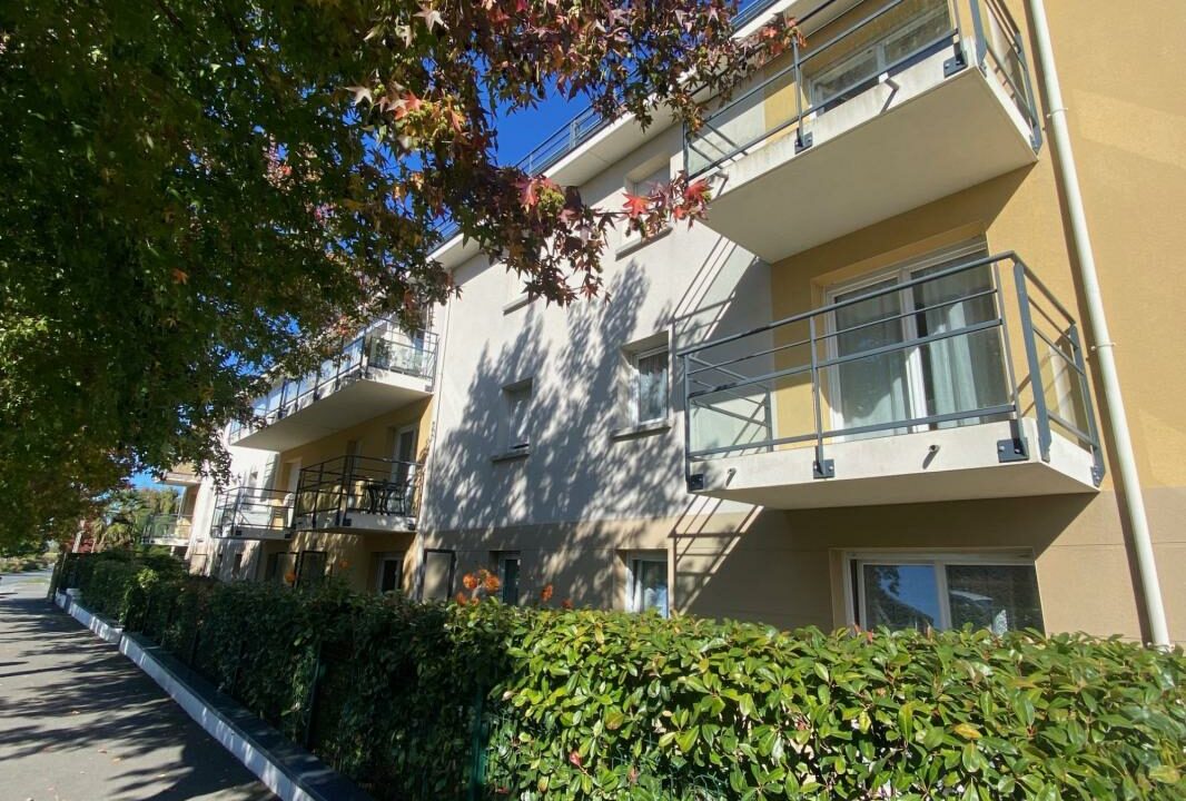 VA2795-ELYSEEGALLIC-VG-09122025-023156