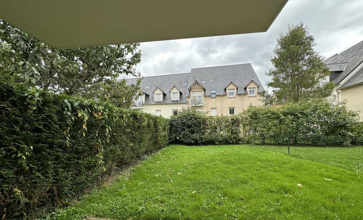 VA2795-ELYSEEGALLIC-VG-09122025-023156-3