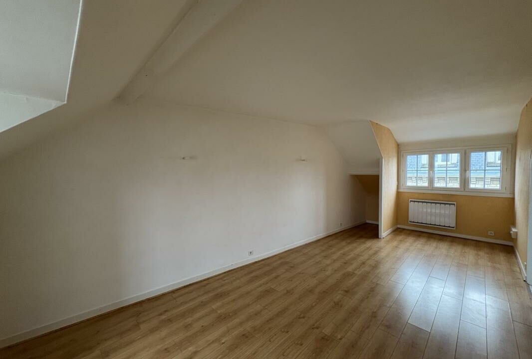 VA2856-ELYSEEGALLIC-VG-10122025-152752-2