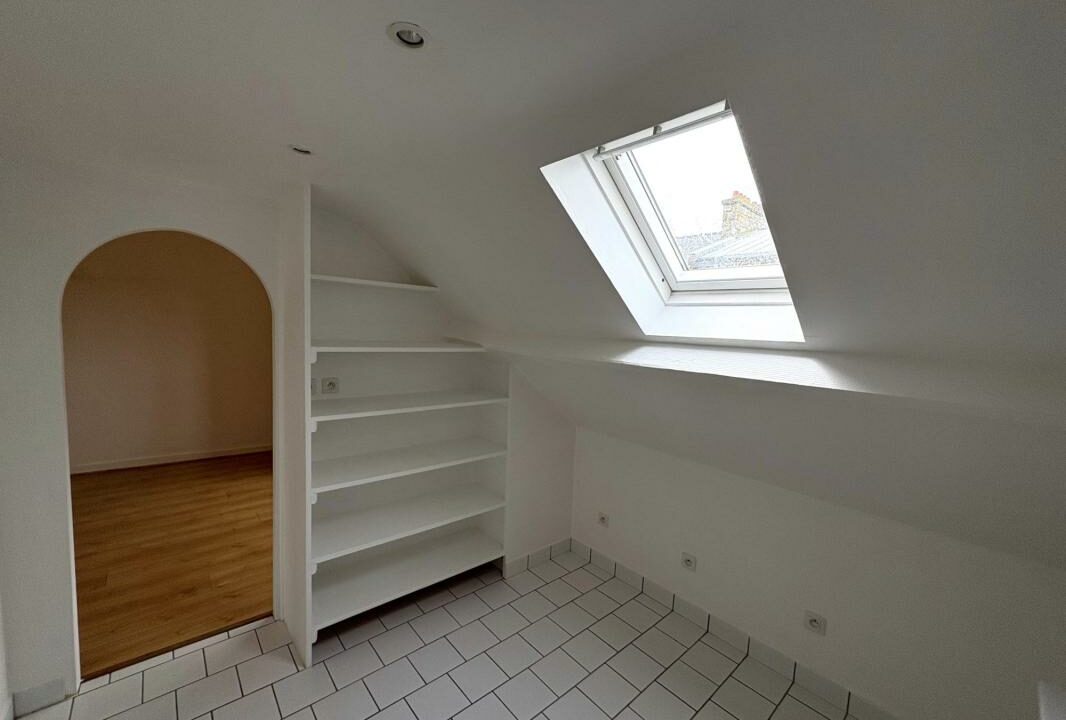 VA2856-ELYSEEGALLIC-VG-10122025-152752-3