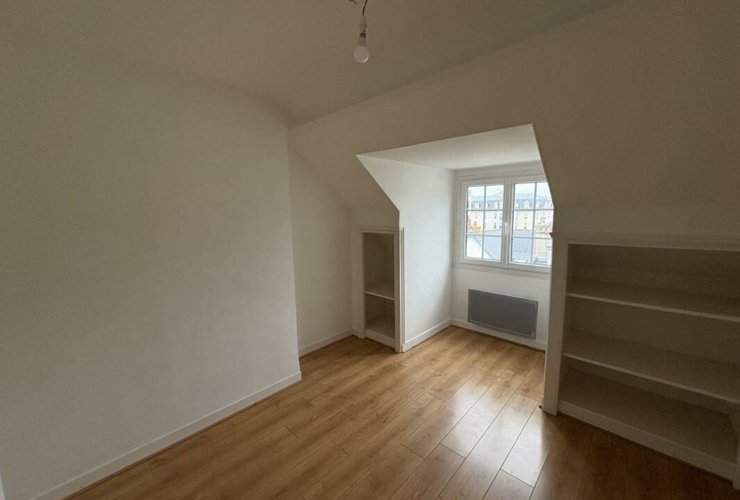 VA2856-ELYSEEGALLIC-VG-10122025-152752-9