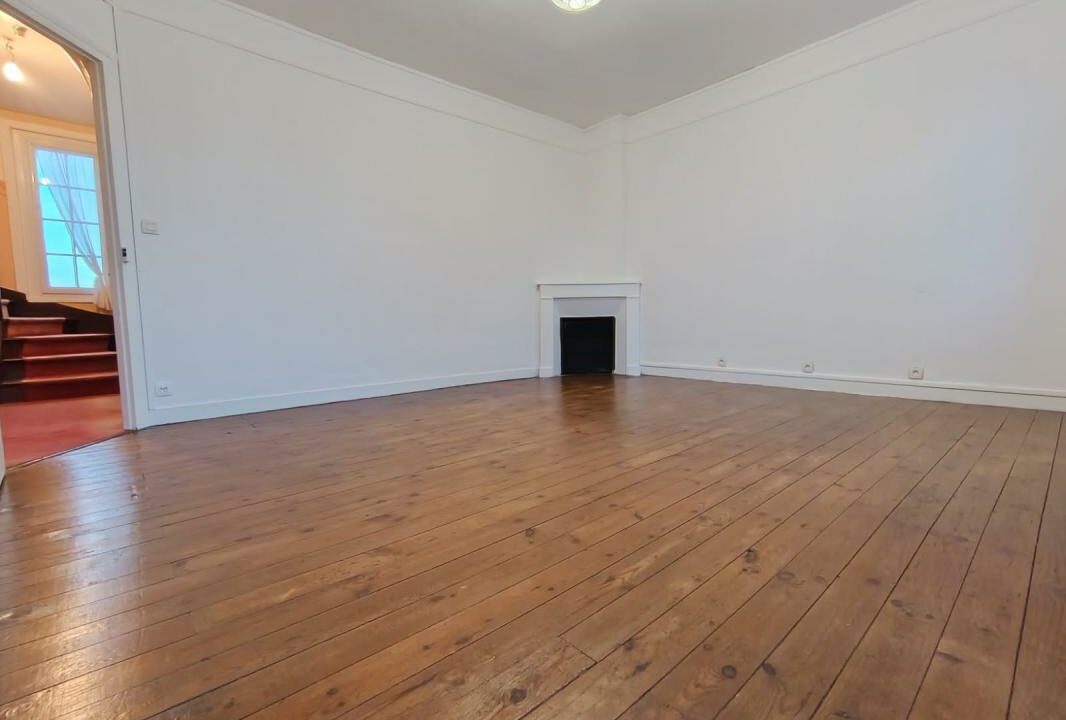 VM2401-ELYSEEGALLIC-VG-10122025-152755