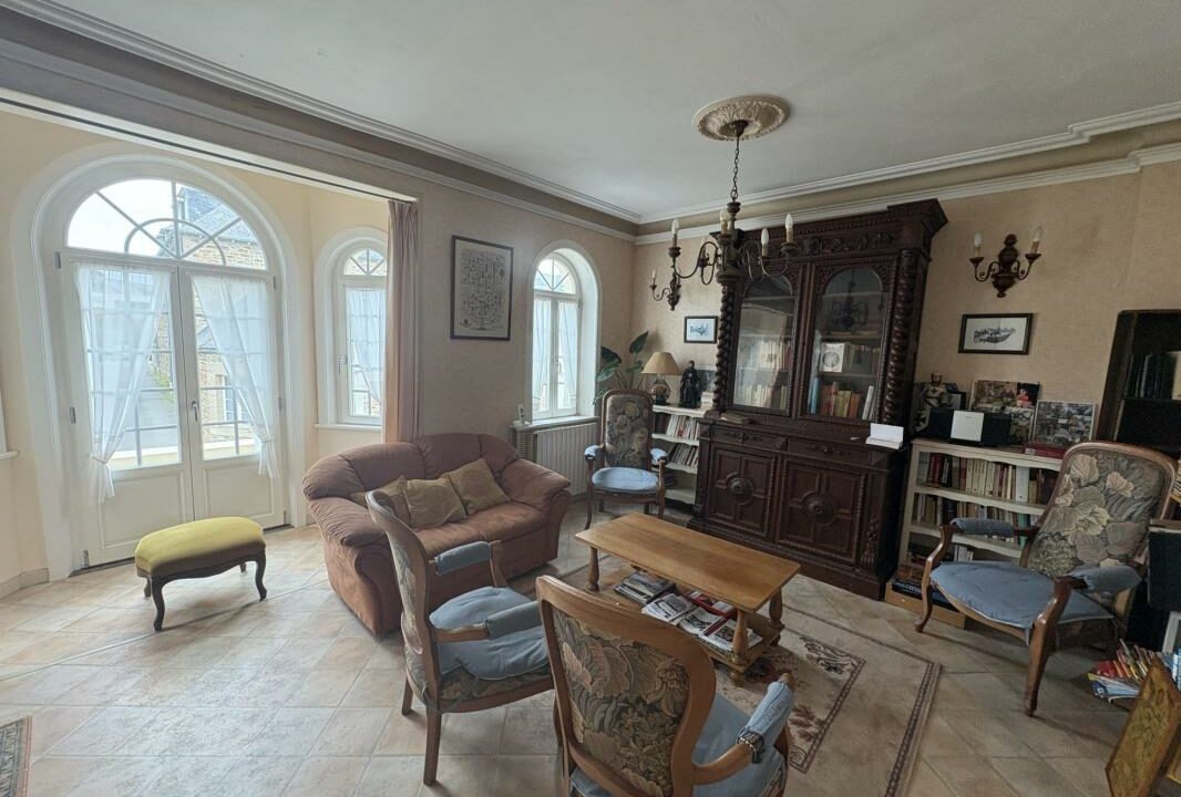 VM2401-ELYSEEGALLIC-VG-10122025-152755-5