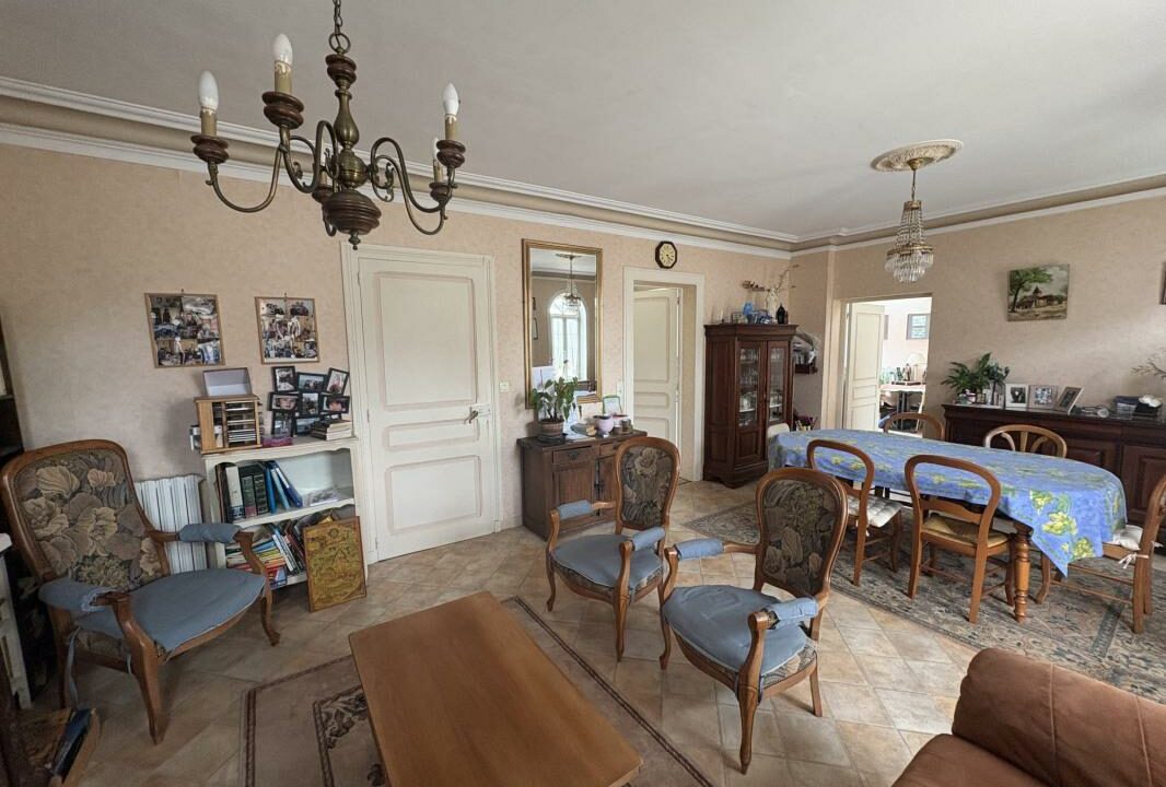 VM2401-ELYSEEGALLIC-VG-27122025-022918