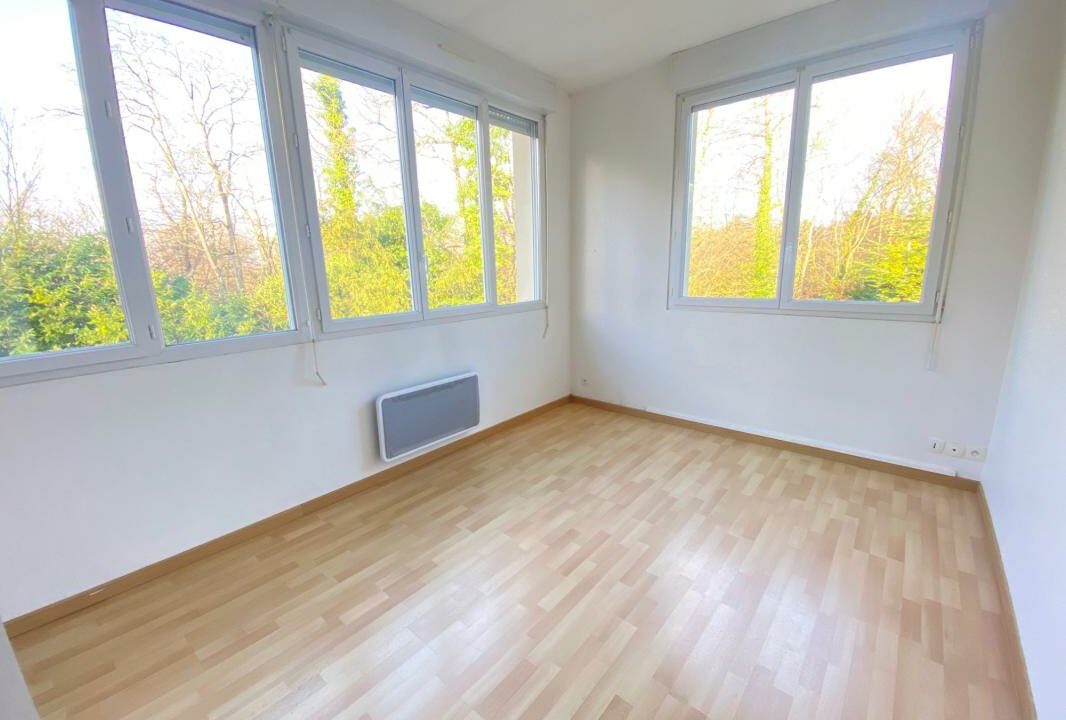 VA2870-ELYSEEGALLIC-VG-28022026-015839-5