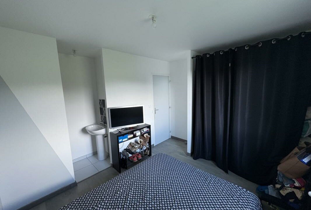 VM2493-ELYSEEGALLIC-VG-04022026-024508-8