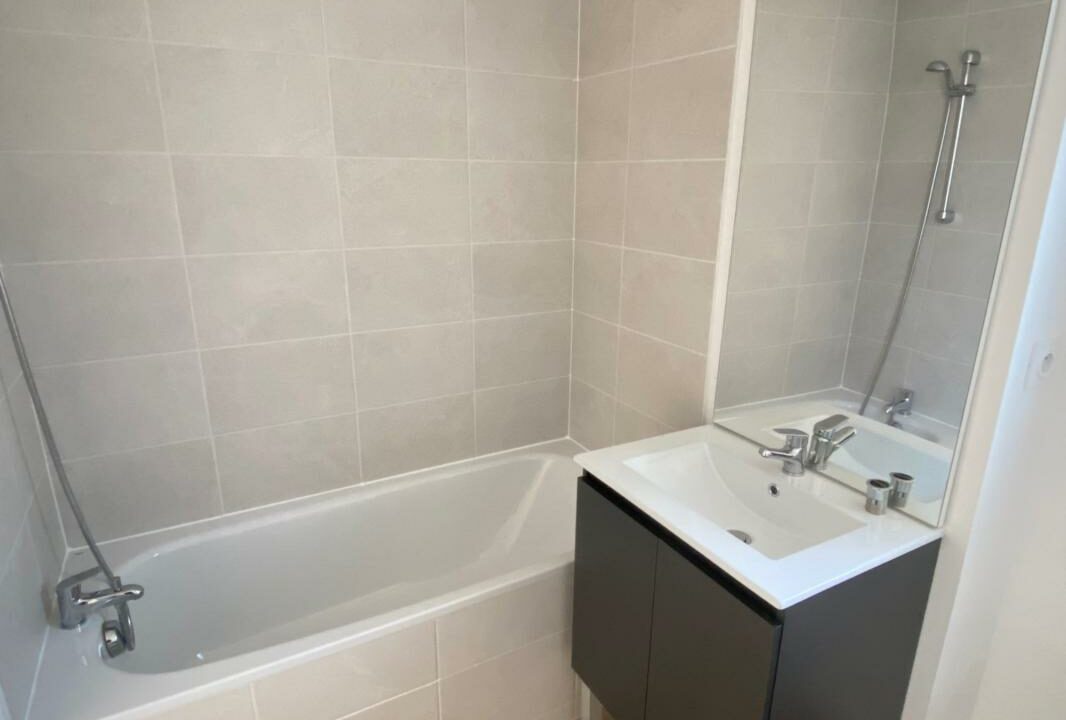 LA2890-ELYSEEGALLIC-VG-04032026-022303-6