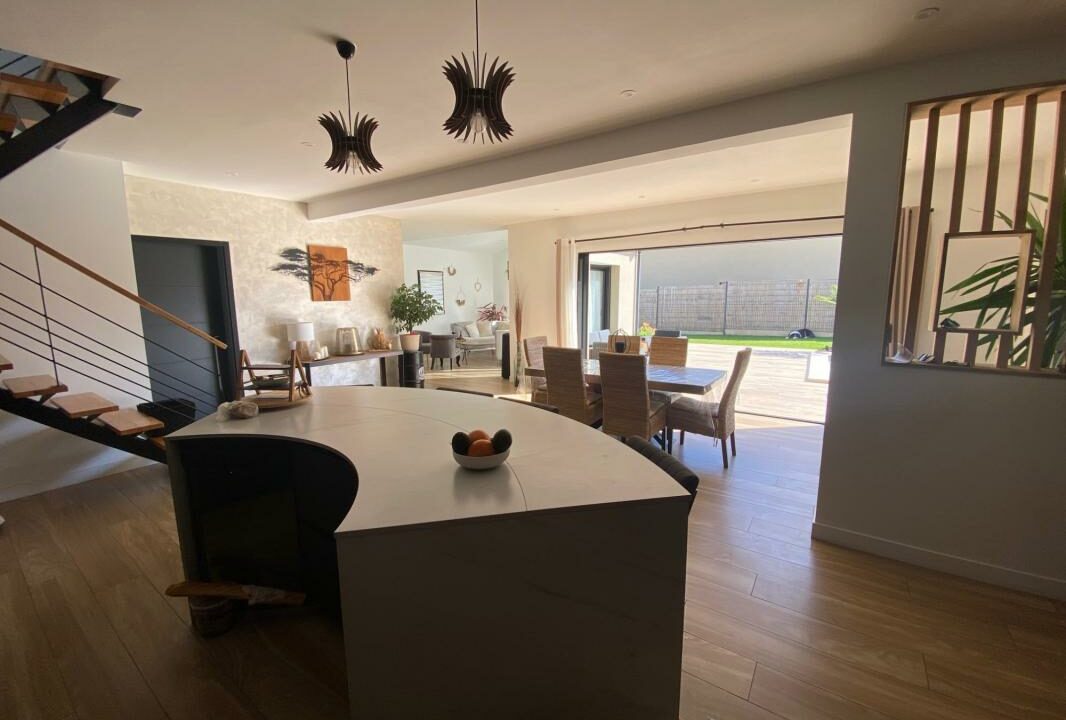 VM2312-ELYSEEGALLIC-VG-19032026-134804-3