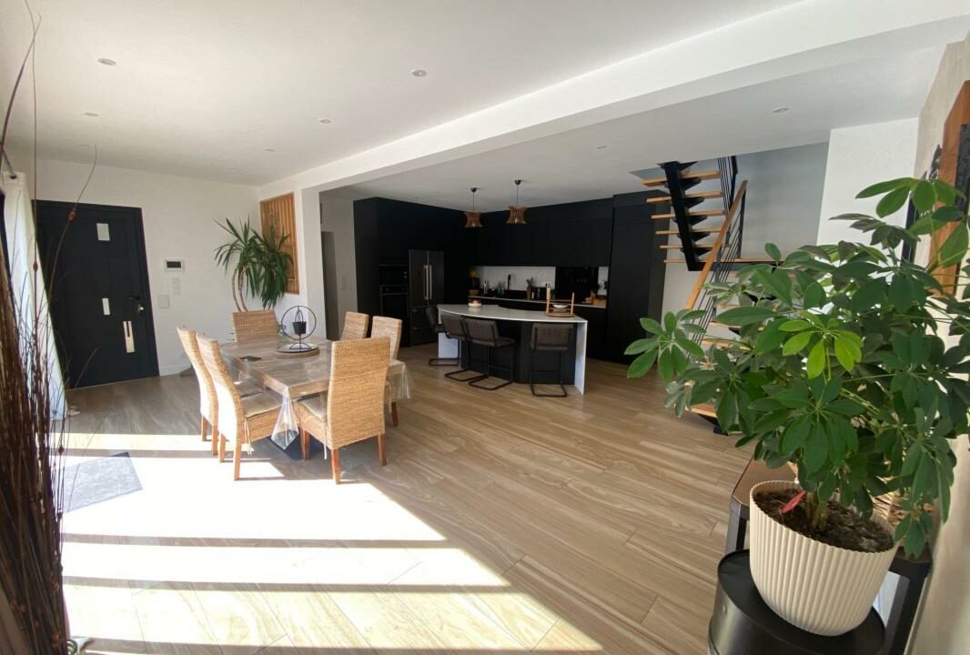 VM2312-ELYSEEGALLIC-VG-19032026-134804-5