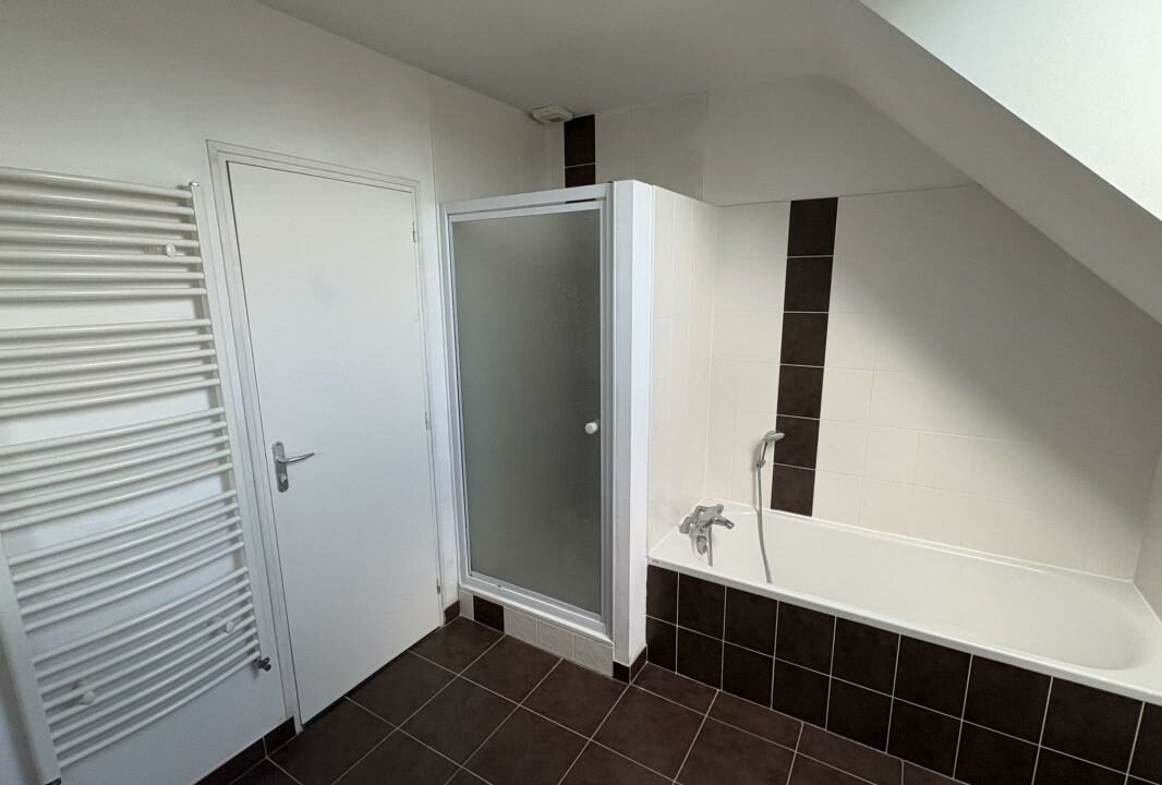 VM2519-ELYSEEGALLIC-VG-14032026-014928-8