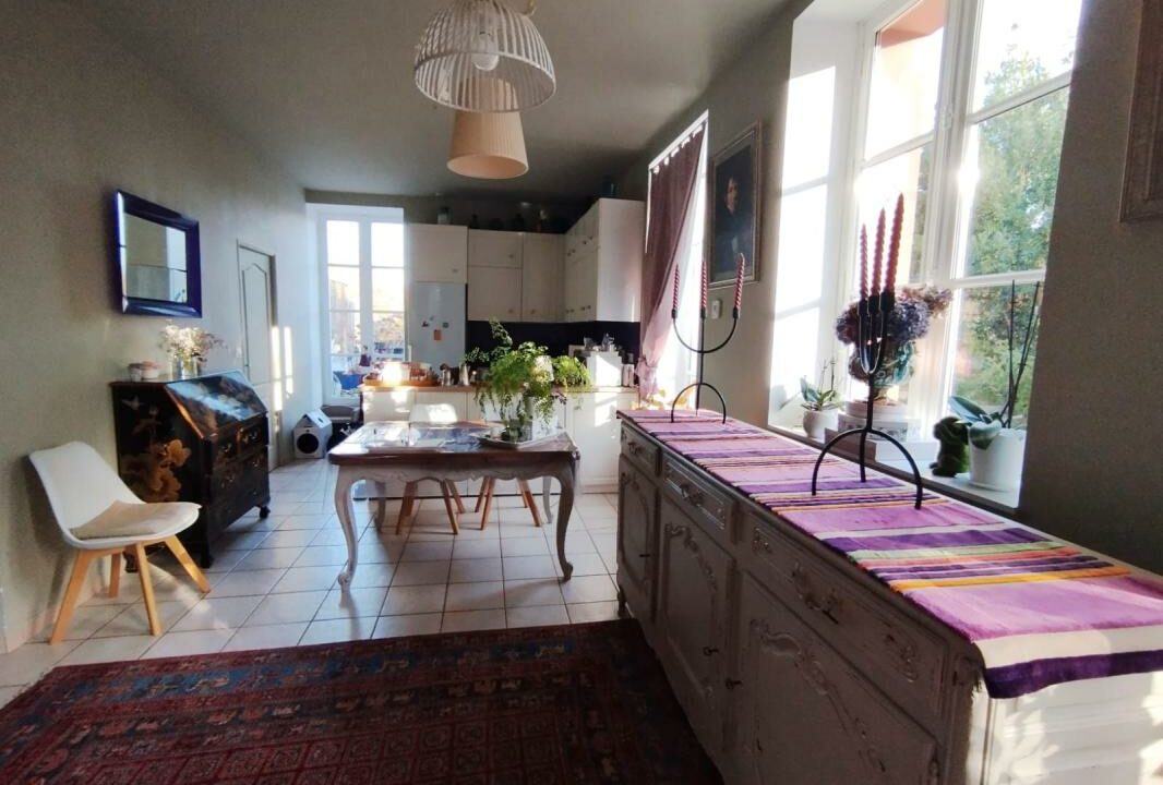 VA2851-ELYSEEGALLIC-VG-01042026-021822-3