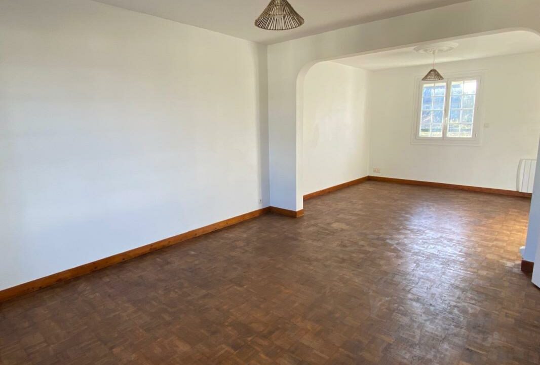 VM2320-ELYSEEGALLIC-VG-01042026-021825-2