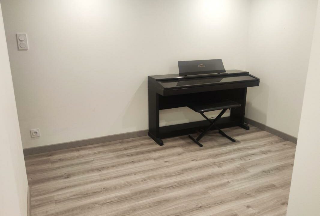 VM2387-ELYSEEGALLIC-VG-01042026-021827-8