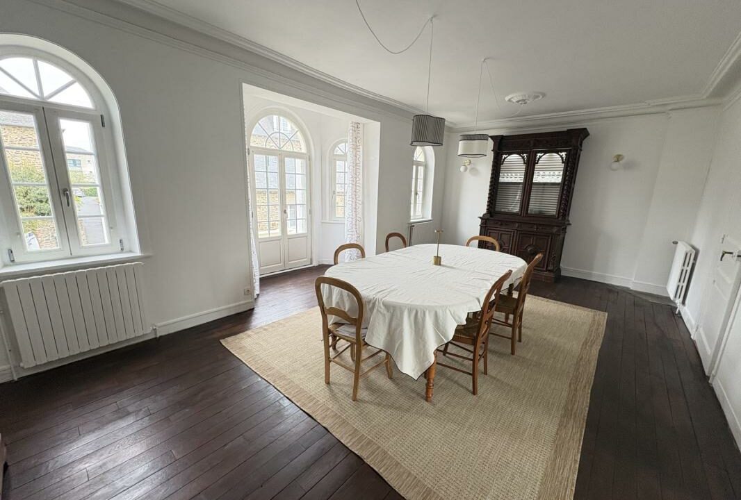 VM2401-ELYSEEGALLIC-VG-04042026-015511-1