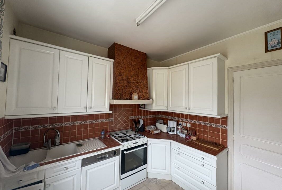 VM2401-ELYSEEGALLIC-VG-04042026-015511-9