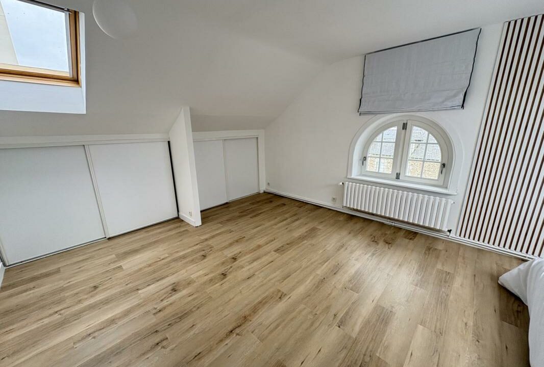 VM2401-ELYSEEGALLIC-VG-08042026-020146-10