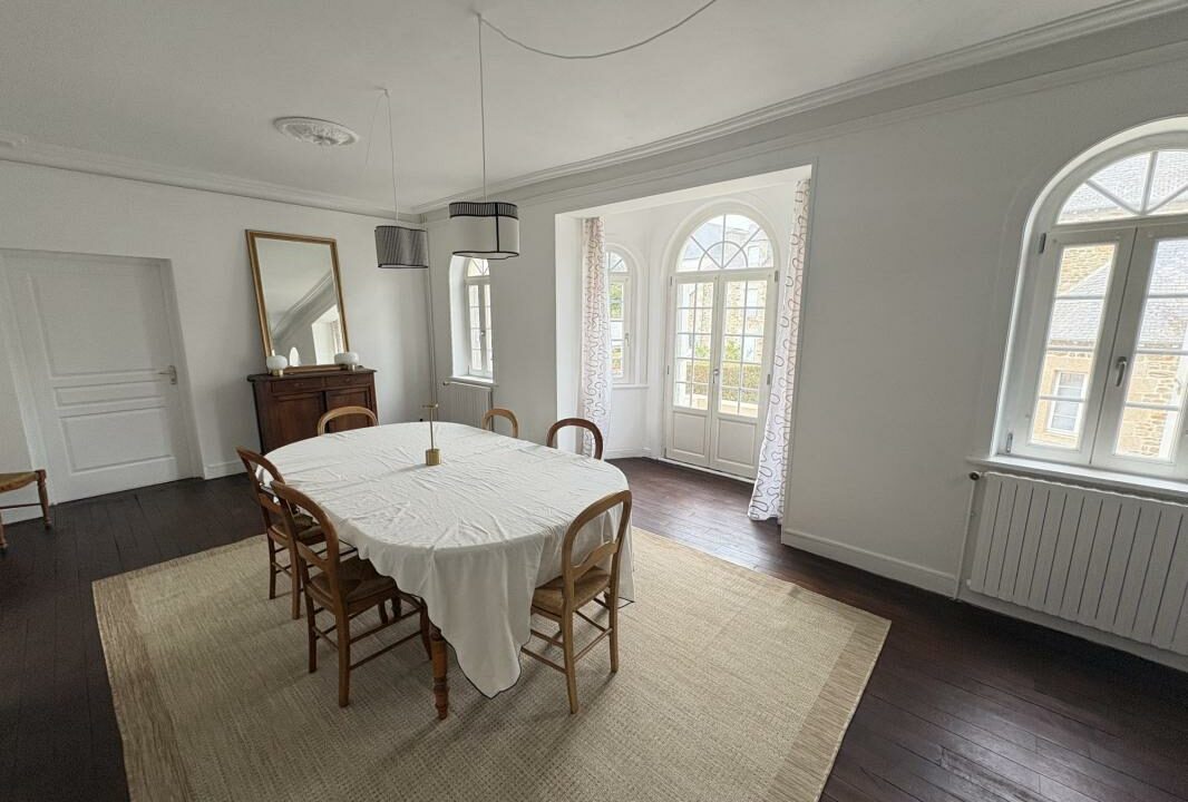 VM2401-ELYSEEGALLIC-VG-08042026-020146-15