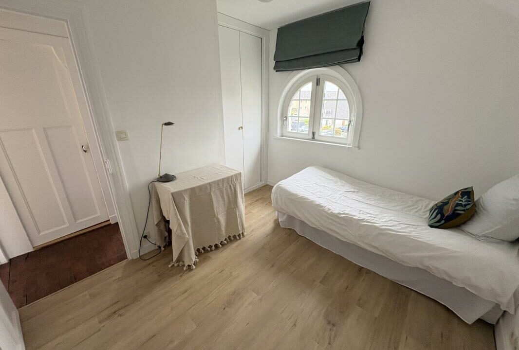 VM2401-ELYSEEGALLIC-VG-08042026-020146-16