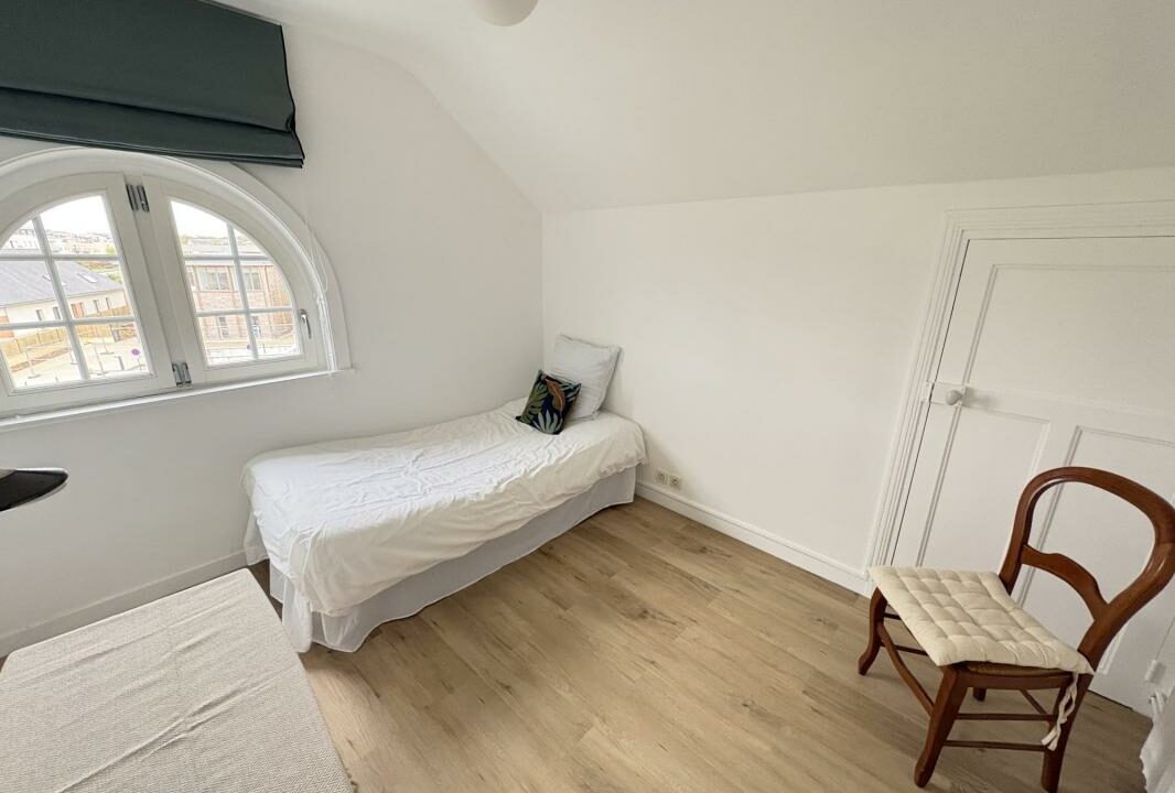 VM2401-ELYSEEGALLIC-VG-08042026-020146-4