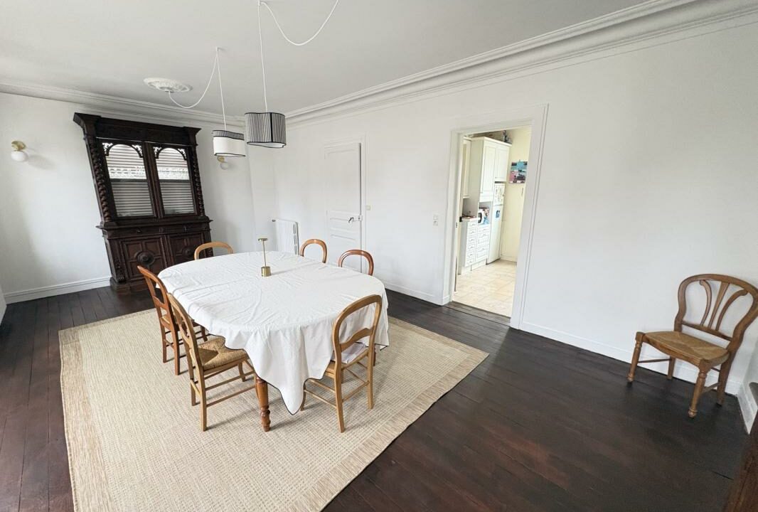 VM2401-ELYSEEGALLIC-VG-08042026-020146-5