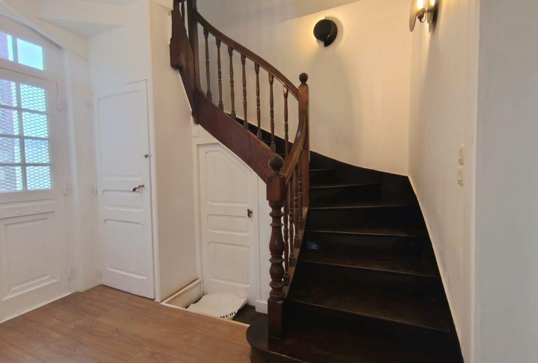 VM2401-ELYSEEGALLIC-VG-08042026-020146-6