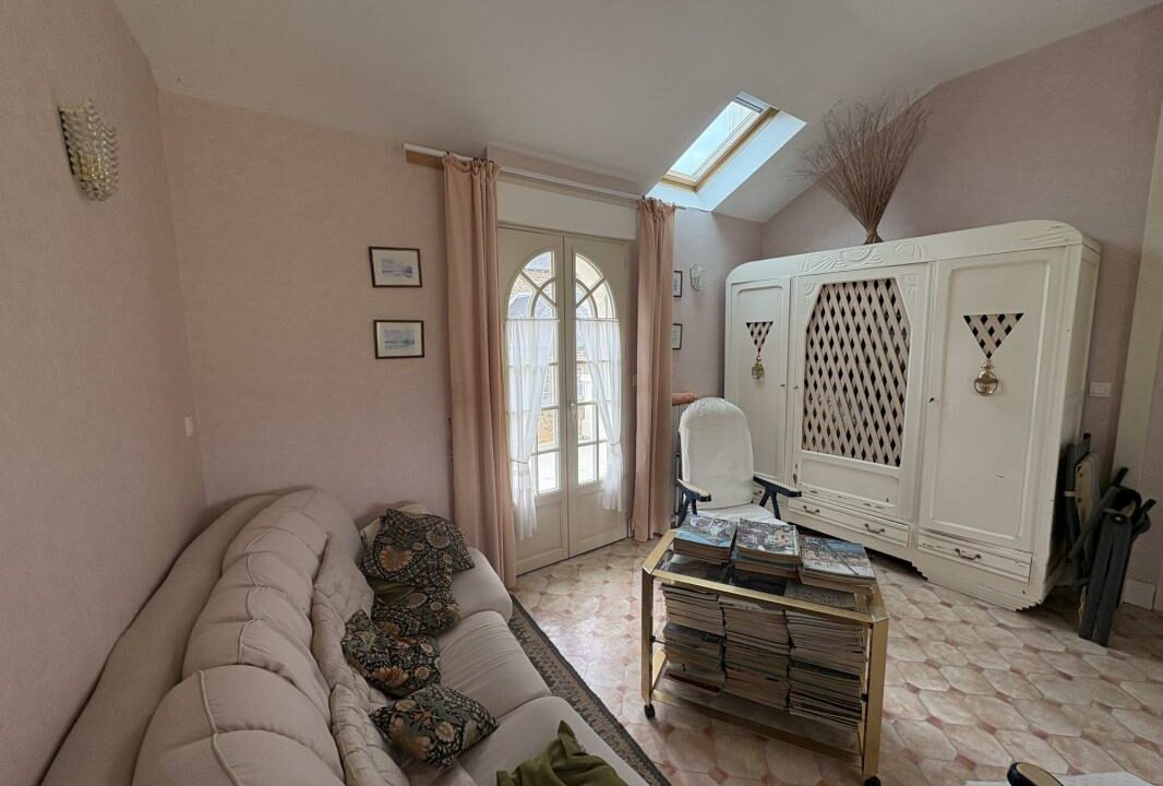 VM2401-ELYSEEGALLIC-VG-08042026-020146-7